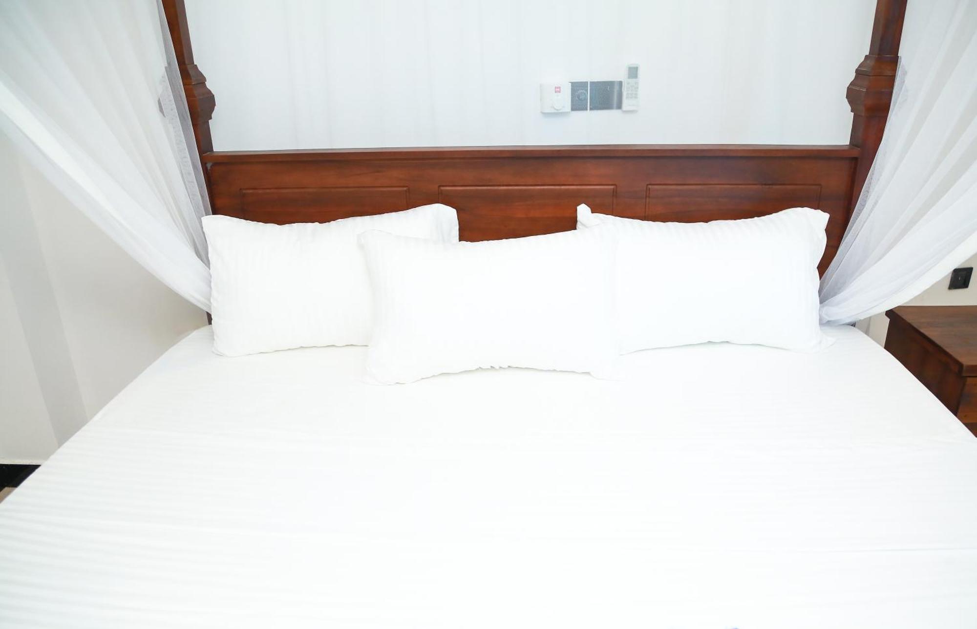 Camellia Hotel & Restaurant מיריסה מראה חיצוני תמונה
